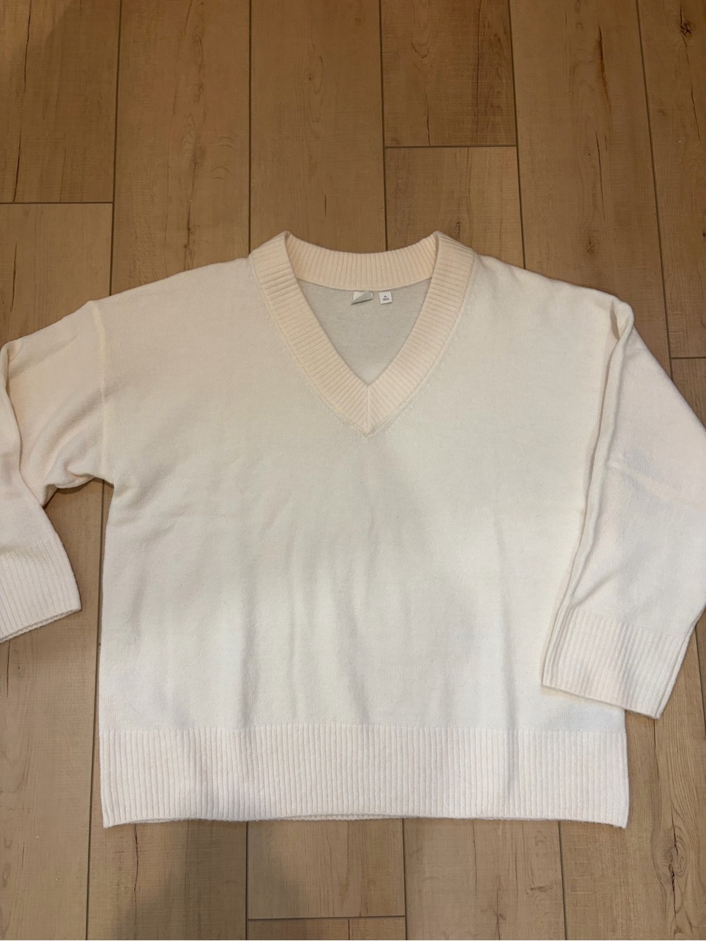 GAP Women's CashSoft V-Neck Sweater